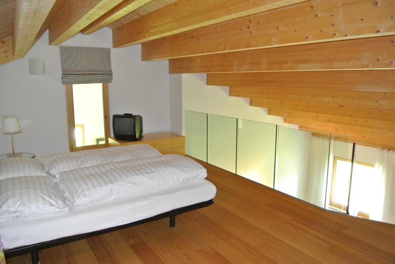 Chesa La Montanella - Ferienwohnung, Maloja Εξωτερικό φωτογραφία