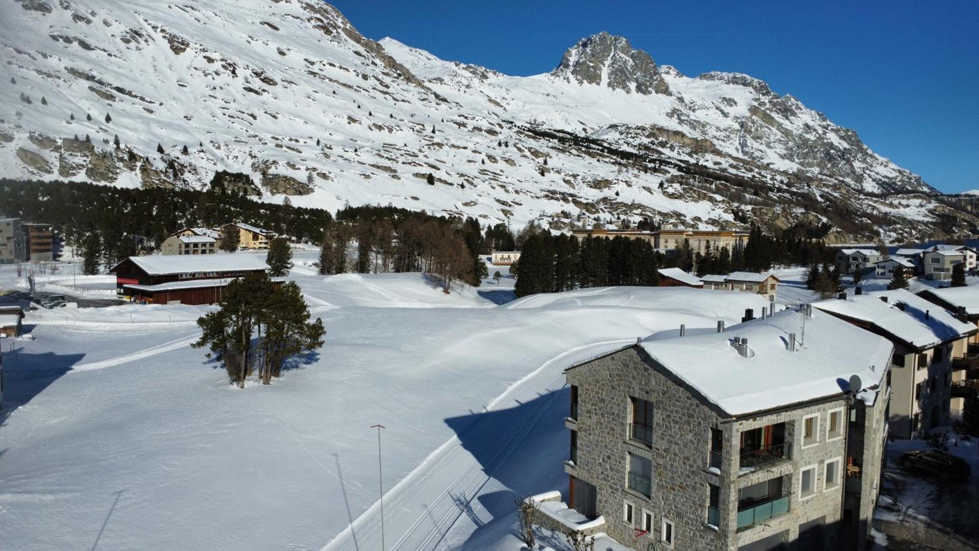 Chesa La Montanella - Ferienwohnung, Maloja Εξωτερικό φωτογραφία