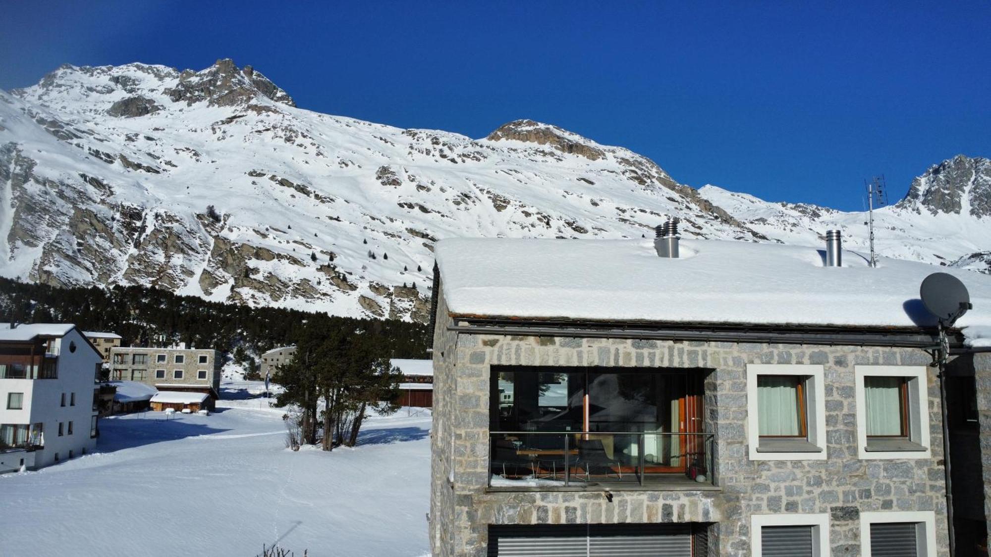 Chesa La Montanella - Ferienwohnung, Maloja Εξωτερικό φωτογραφία